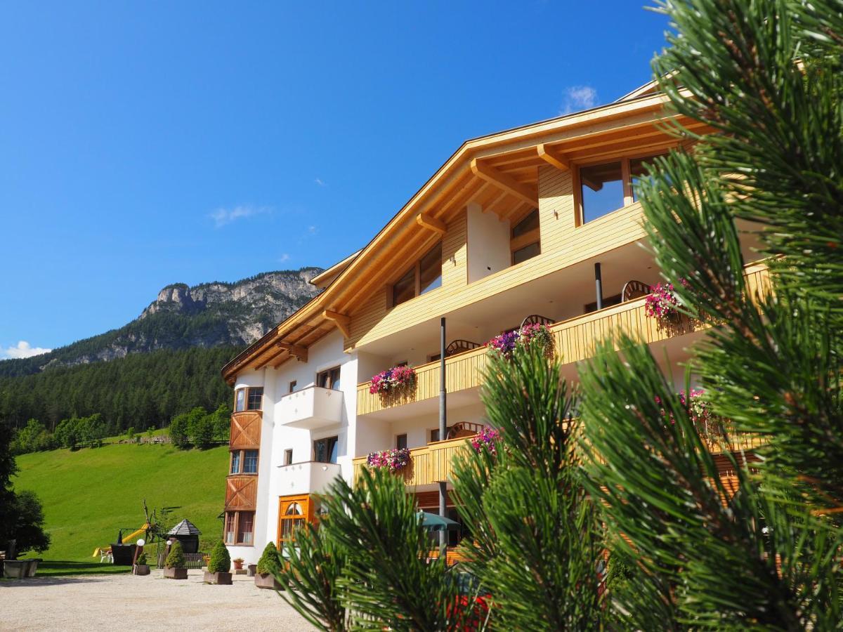 Guesthouse Rungg Badia (South Tyrol) Eksteriør bilde